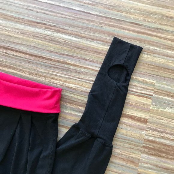 Lululemon Stir It Up Black & Pink Stirrup Pants w/ Pleated Waist Stirrup Joggers - Picture 4 of 12